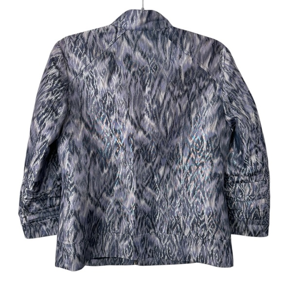 Chico’s gorgeous zip blazer with gathers at sleeves. Size: Small - Picture 4 of 8